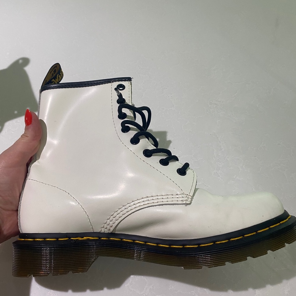 Dr.Martens original airwear white boots